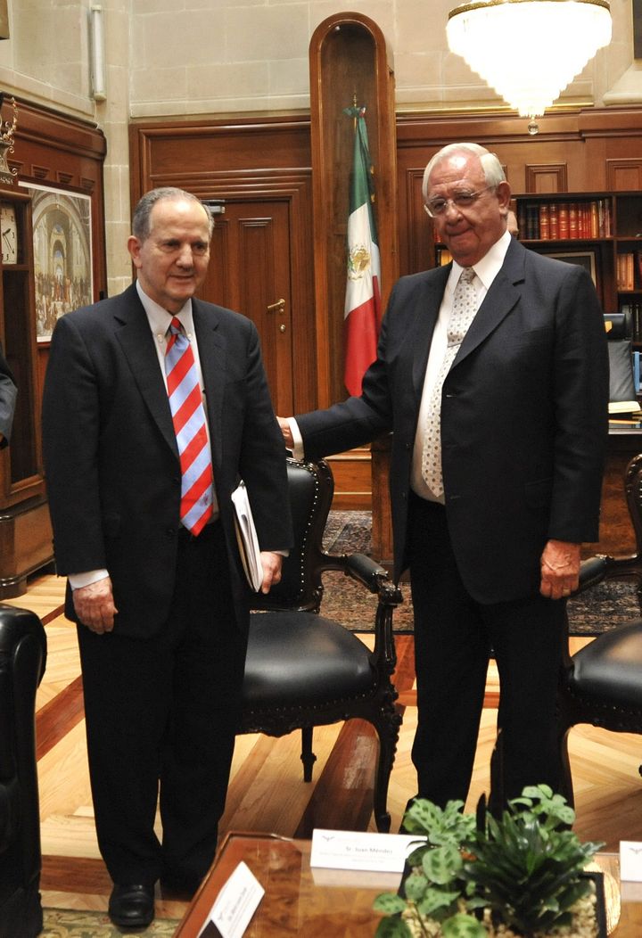 Reunión. El relator especial de la ONU sobre la Cuestión de la Tortura, Juan E. Méndez, con el ministro Juan Silva Meza.
