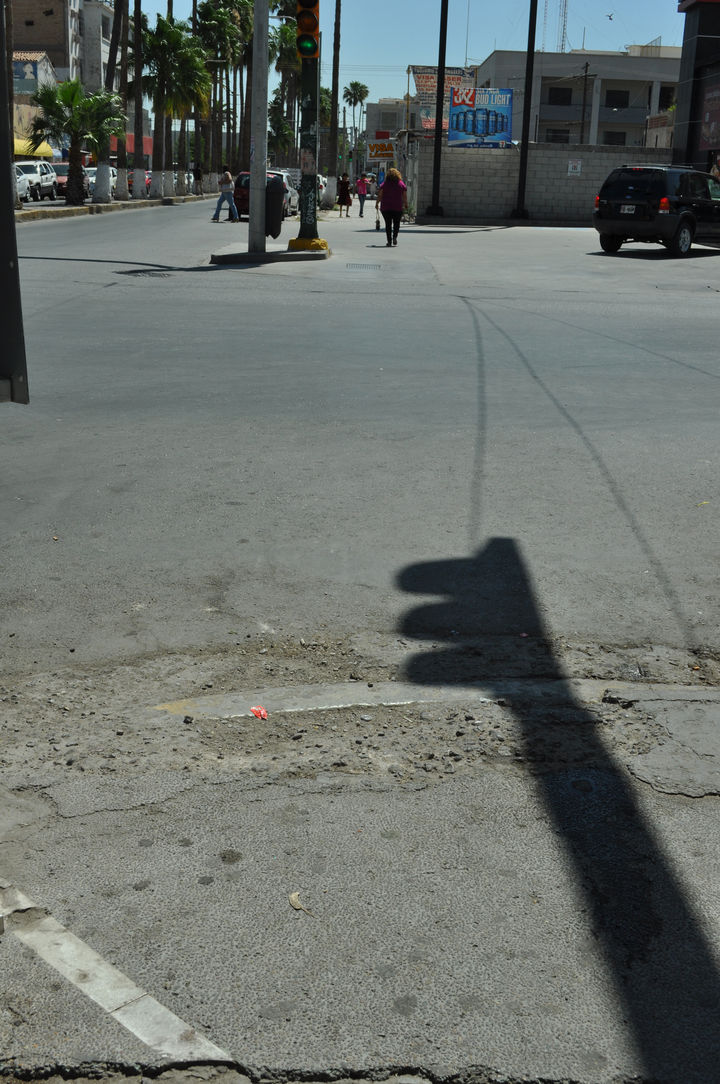 Sin rampa. En la esquina de Leona Vicario y Morelos ya desapareció la rampa.