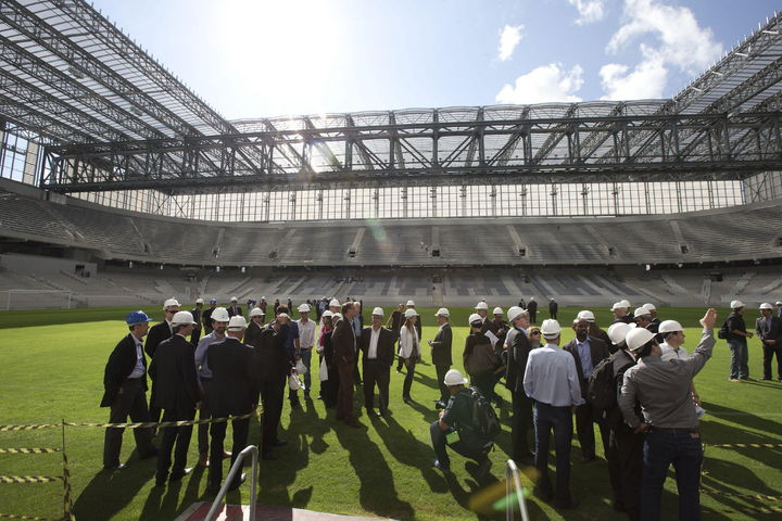  Pide FIFA acelerar obras en estadios de Brasil