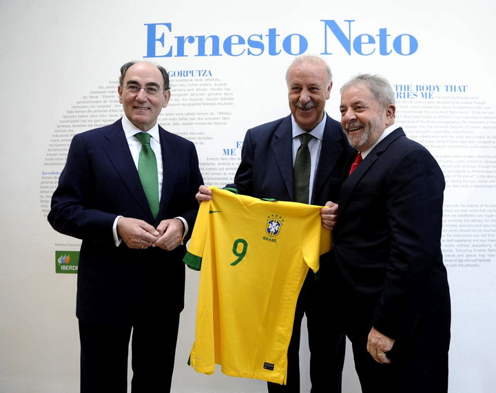 Lula da Silva (derecha) bromeo sobre las selecciones de Brasil y España. 