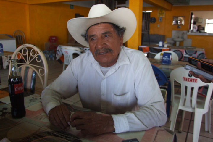 Compradores. Todos los años, Francisco Gamboa viene a comprar melón a Matamoros, dice que la calidad es muy buena.