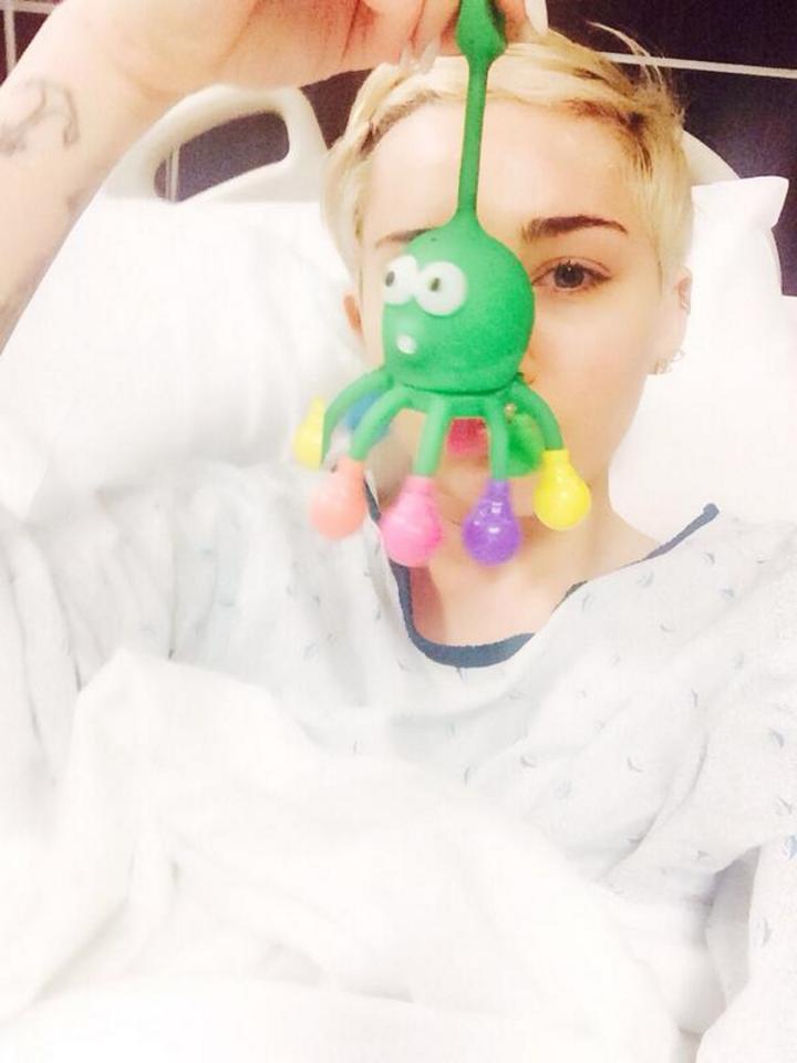 Cyrus fue hospitalizada en Kansas el pasado miércoles y tuvo que posponer el resto del tour 'Bangerz' por Estados Unidos. (Twitter) 
