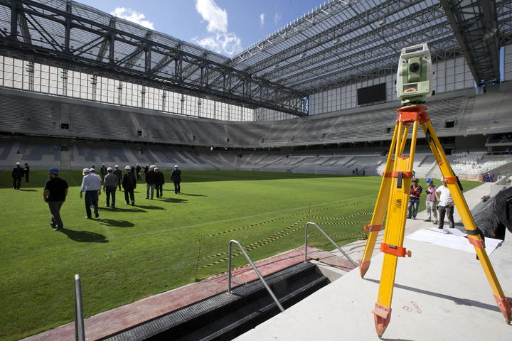 La FIFA ha reservado un lote de 'contingencia' correspondiente a cerca del 7 % de la capacidad de los estadios que aún están en obras, a la espera de que se coloquen los asientos y se pueda saber cuántas entradas se pueden vender, dijo Weil en una mesa redonda con periodistas en Río de Janeiro. (Archivo)
