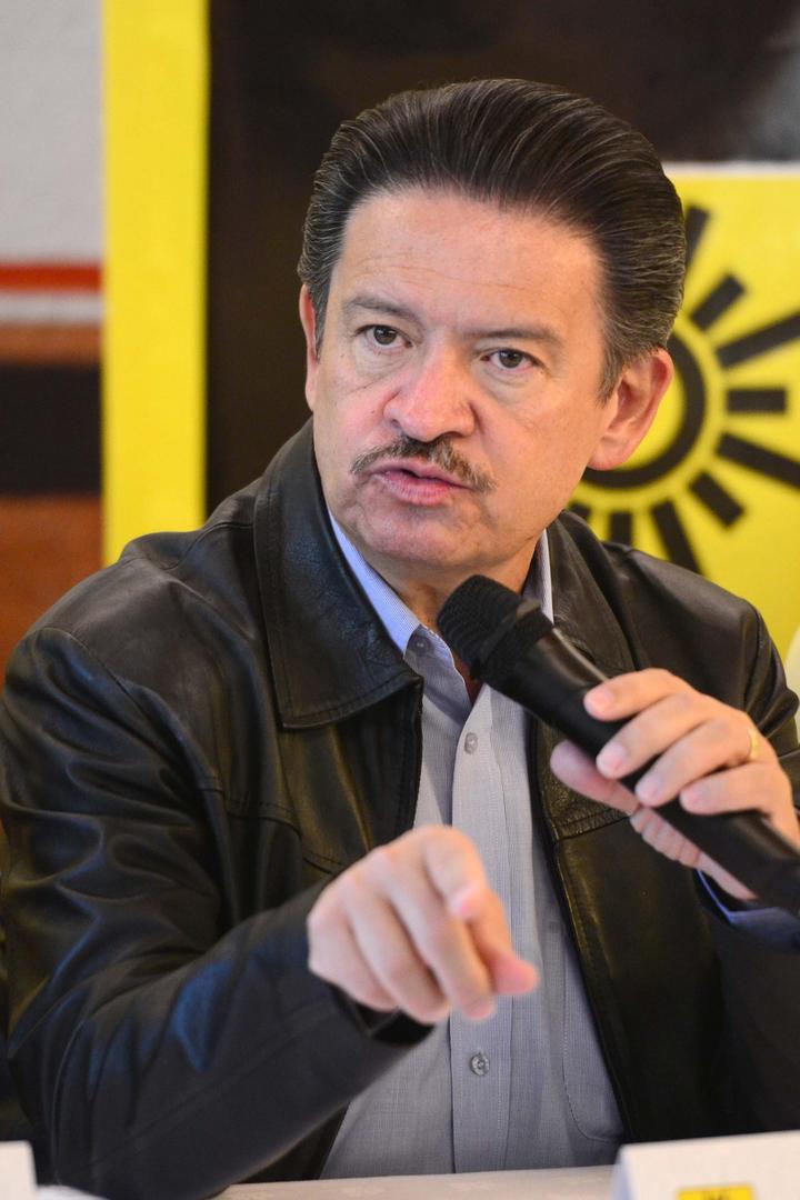 Navarrete Ruiz busca lograr la candidatura para dirigir a nivel nacional al partido del sol azteca.