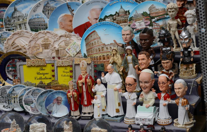 Piden 'saludar' con espejos canonización de Juan Pablo II