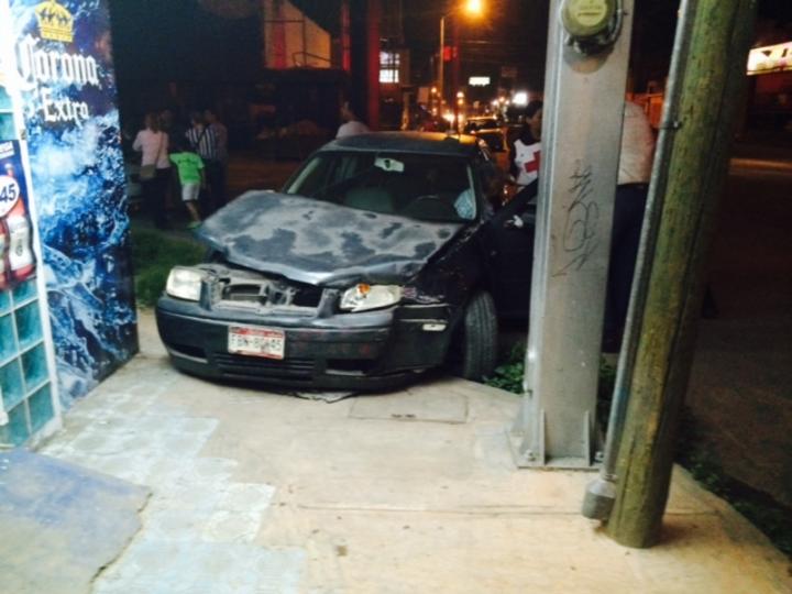La persona lesionada fue el señor José de Jesús Zambrano, de 75 años de edad, el cual conducía un automóvil Volkswagen tipo Jetta, color azul, con placas de circulación FBN-8045 del estado de Coahuila. (EL SIGLO DE TORREÓN)