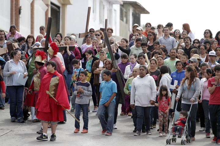 Viacrucis de migrantes llega a Huehuetoca