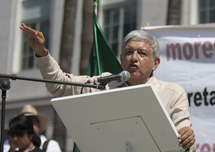 López Obrador criticó que los mexicanos tengan que emigrar porque en el país 'no hay trabajo, el campo sufre de abandono y no hay apoyo en las actividades productivas'. (Archivo) 