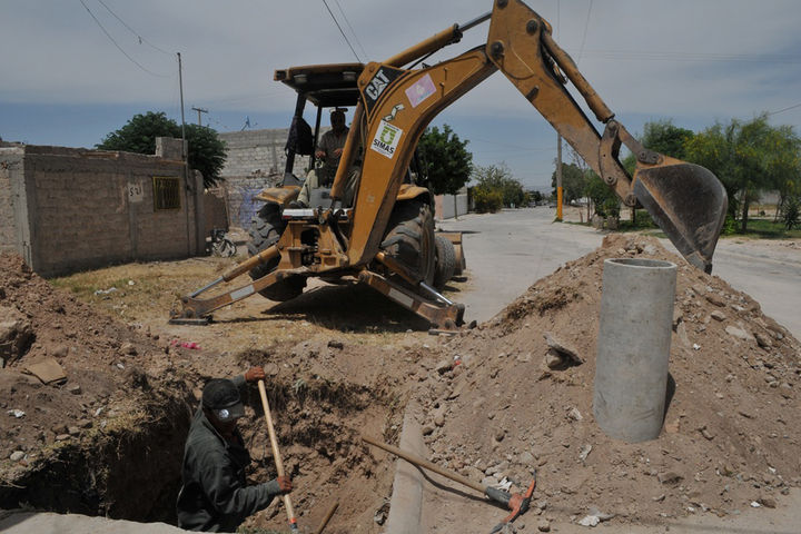 Regulación. El Simas asegura que las fallas en el suministro de agua que han tenido vecinos de un sector de Las Luisas, es por trabajos de interconexión para habilitar un tanque de almacenamiento.