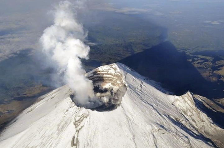 Cenapred reporta 73 exhalaciones en el volcán Popocatépetl