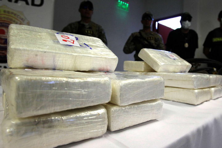 Incautan. Fueron hallados 24 paquetes con cocaína. (EFE)
