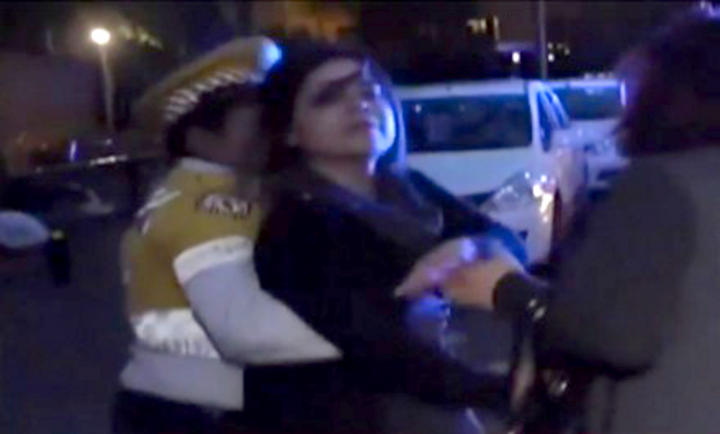 Policías del DF piden intimidad a mujer para no infraccionarla