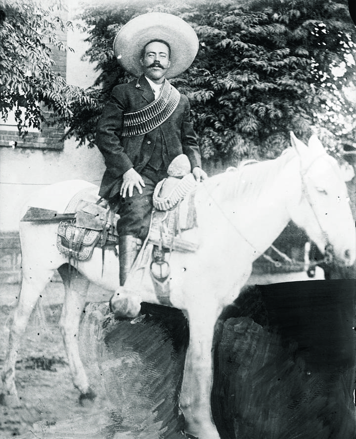 
Después de insurreccionarse públicamente contra Madero y buscar adherirse a los 'colorados' en Chihuahua, Pancho Villa fue despreciado y perseguido por los propios orozquistas, como elemento indeseable para su causa.