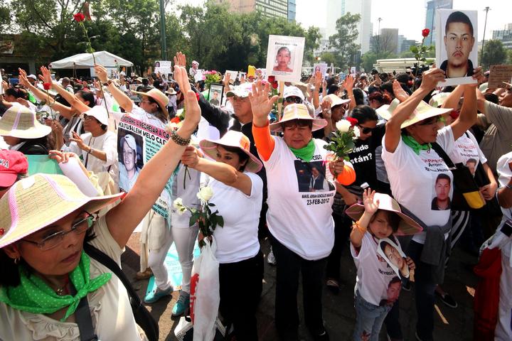 Marcha. Integrantes de la caravana 'Madres buscando a sus hijos y buscando justicia' marchan por Paseo de la Reforma.
