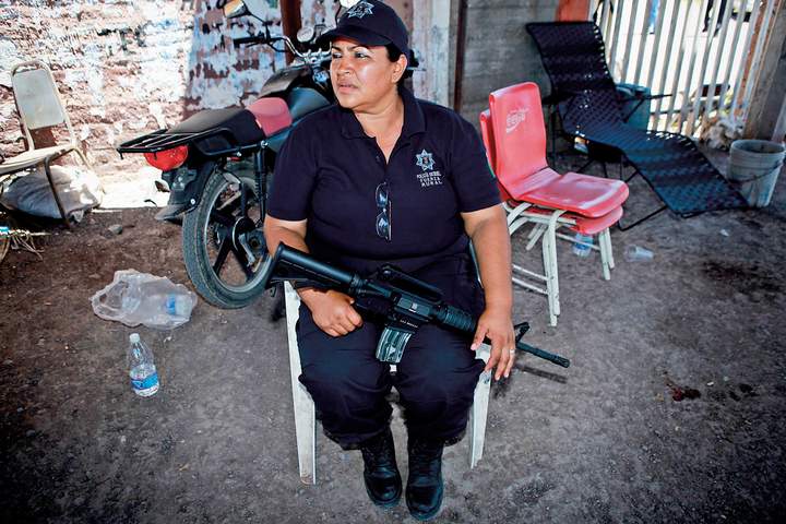Inician. Elementos de la Fuerza Rural Estatal de Michoacán iniciaron las actividades de patrullaje.