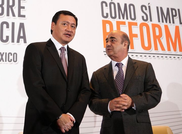 Foro.  El secretario de Gobernación, Miguel Osorio Chong y el procurador general de la República, Jesús Murillo Karam.