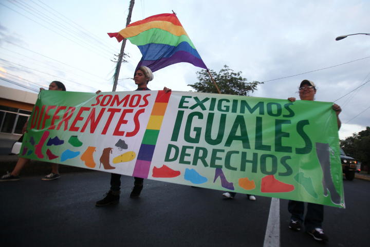 El jefe de gobierno, Miguel Ángel Mancera, aseguró que se sancionarán las conductas de discriminación contra las personas de la comunidad LGTTBI. (EFE)