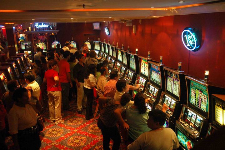 Regulación. La Segob revocó el permiso para operar 19 casinos de Edomex, propiedad de Arturo y Juan José Rojas Cardona.