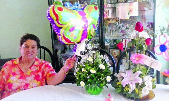   Margarita Montoya celebrando su cumpleaños número 74.
