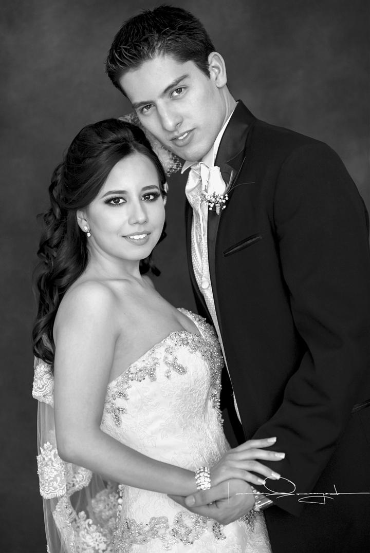 Diana Araceli Ontiveros Guerrero y Andrés Alberto Castañeda Argüello quienes unieron sus vidas en el Sacramento del Matrimonio.
