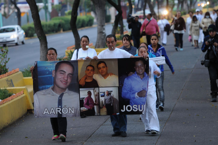 Misa. Familiares de los jóvenes asesinados del bar 'Heaven' peregrinaron ayer lunes hacia la Basílica de Guadalupe.