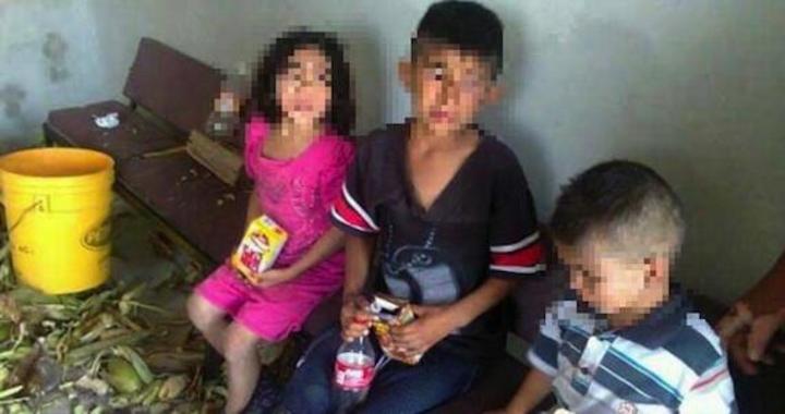 Una pequeña niña de 5 años de edad y sus dos hermanitos de 3 y 8, fueron encontrados con severos golpes en el rostro y en sus cuerpos.(Twitter)