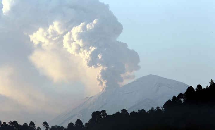 Reportan 69 exhalaciones del volcán Popocatépetl