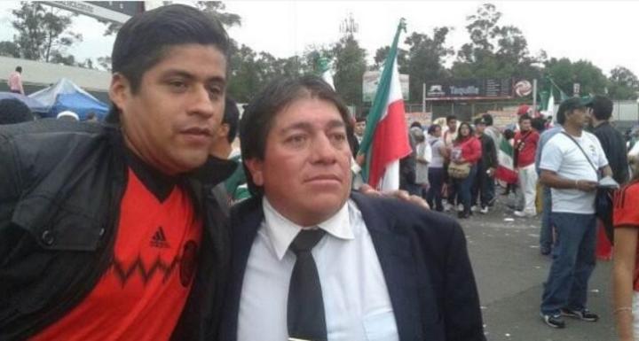 Luis Alberto Flores Hernández, de 45 años, dice ser 'el Papá' del 'Piojo', por eso nos parecemos tanto'. (El Universal)