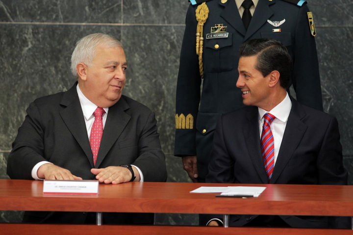 Declara. El titular de la SEP, Emilio Chuayffet Chemor (izq) y el presidente Enrique Peña Nieto. 