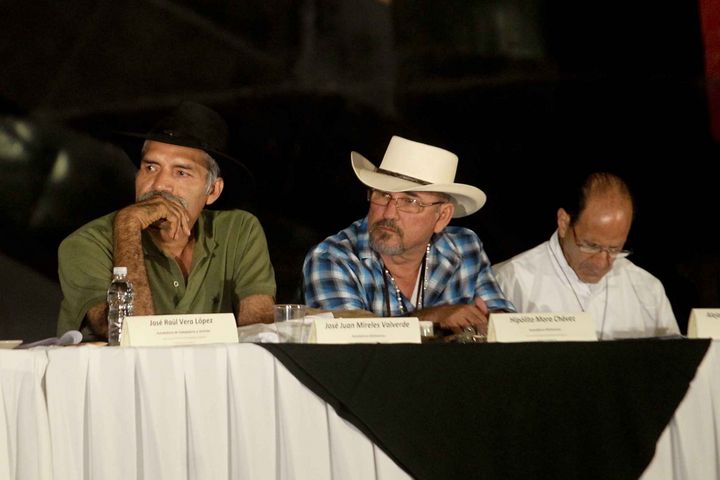 Reunión. José Manuel Mireles, Hipólito Mora y Alejandro Solalinde en el Encuentro Nacional de ayer.