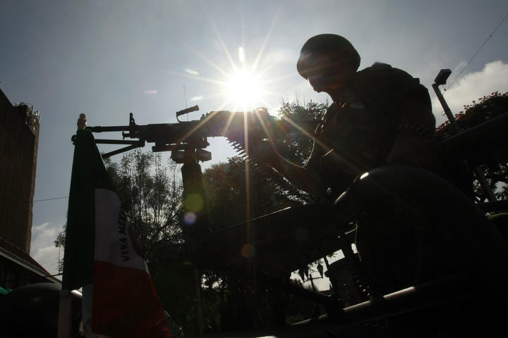 Deudos de militares reciben indemnizaciones en Guerrero