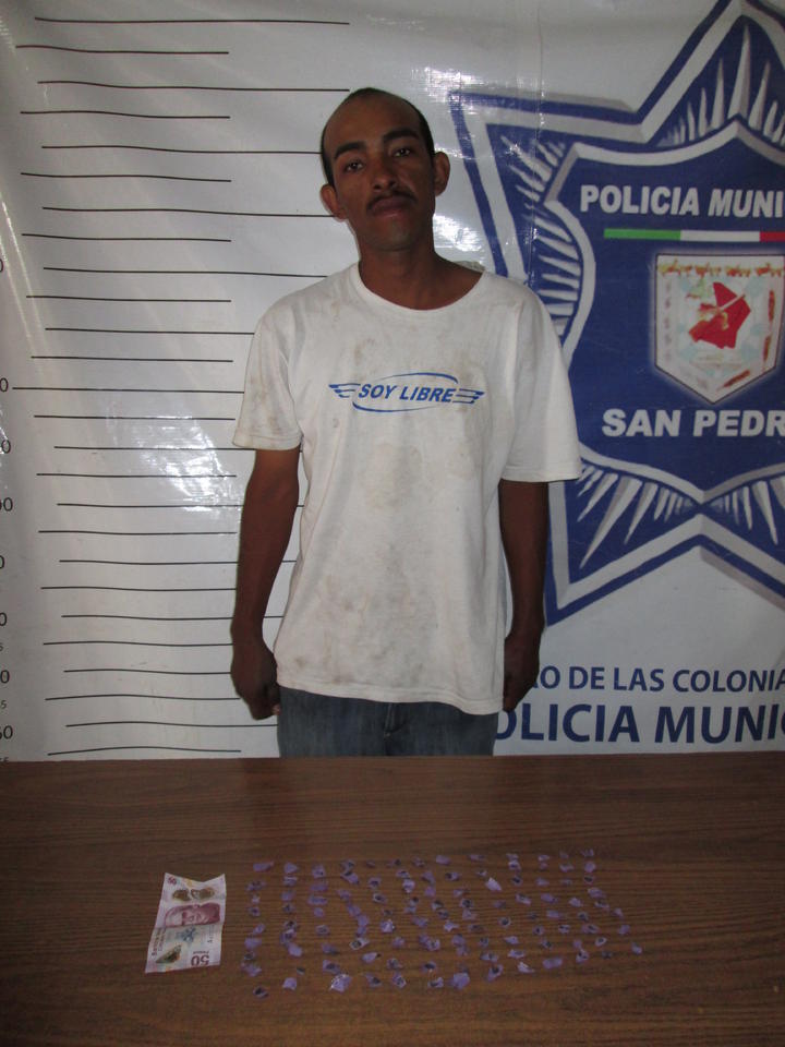 Elementos de la Dirección de Seguridad Pública Municipal detuvieron a un sujeto al que se le aseguraron 114 dosis de una sustancia pastosa color café con las características a la heroína. (El Siglo de Torreón)