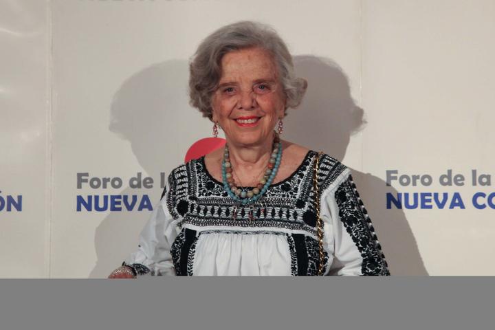 Los reyes, los soberanos, los papas que abdican, 'son los más queridos por los pueblos', aseveró hoy la escritora mexicana.