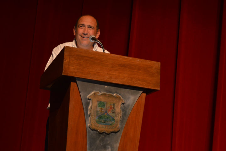 Visita. El gobernador Rubén Moreira declaró que se sumarán a las acciones emprendidas por el gobierno contra el acoso escolar.