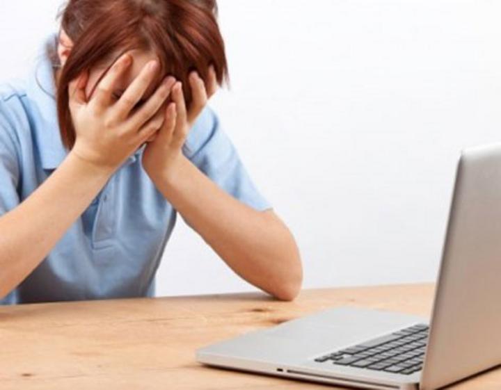 Un estudio levantado en el CUCEA de la Universidad de Guadalajara, arroja que es más frecuente y agresivo el “ciberbullying” -acoso cibernético-. (Archivo)
