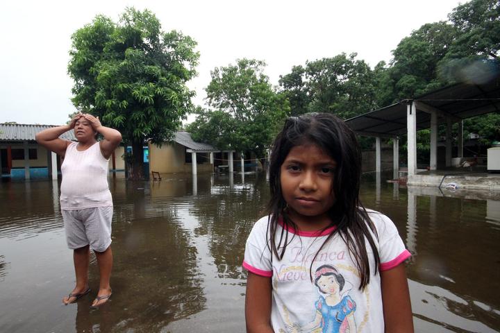 Entregan ayuda a damnificados por 'Boris' en Chiapas