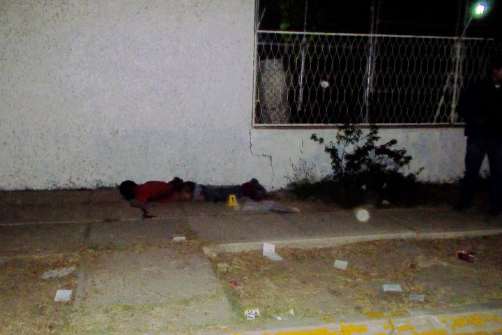 Asesinato. En la avenida Madero y calle Durango, fue encontrado el cadáver del hombre no identificado.