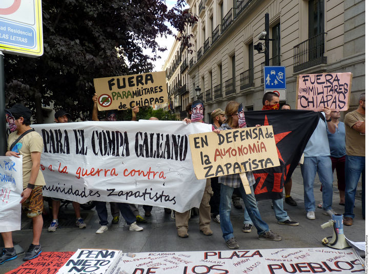 Protesta. Más de 60 personas pertenecientes a grupos simpatizantes del EZLN protestaron ante la Embajada de México.