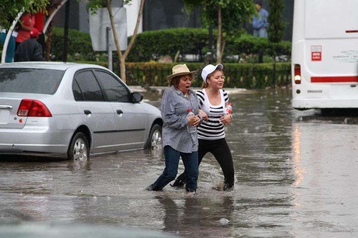 Lluvias. Las fuertes lluvias que se registraron los días pasados provocaron encharcamientos en las principales avenidas y calles.