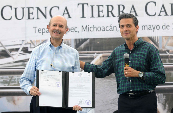 Campaña. El presidente de México, Enrique Peña Nieto en compañía del gobernador de Michoacán, Fausto Vallejo Figueroa, encabezó la instalación de la Comisión Cuenca Tierra Caliente-CONAGUA.