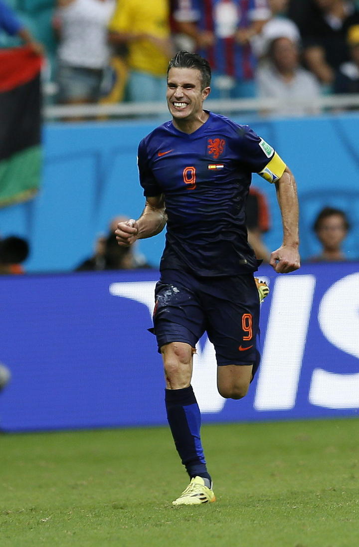 Van Persie marcó un golazo. (EFE)