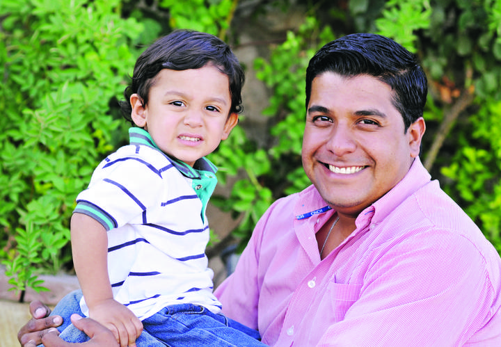 Fratello Alvarado con su hijo Javier Alvarado Novoa.
