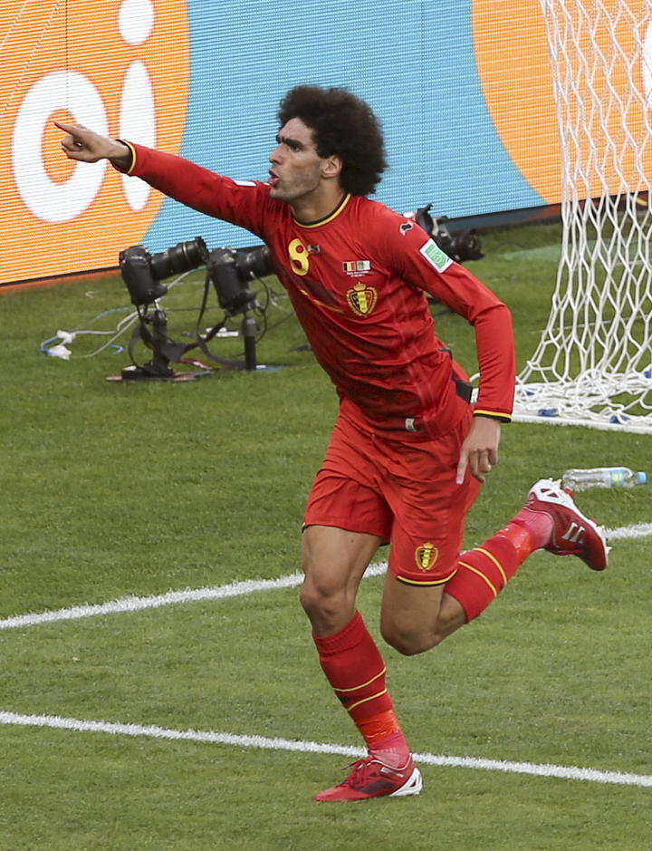  Marouane Fellaini, anunció que como reto se ha impuesto que de ganar la Copa del Mundo Brasil 2014 se cortará su característica cabellera. (EFE)
