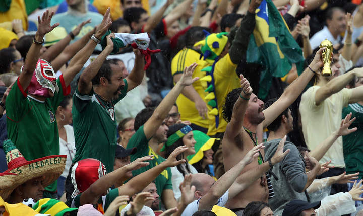 El organismo condenó que se normalicen “expresiones homofóbicas” durante los partidos de futbol. (ARCHIVO)