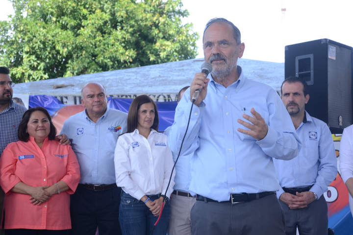 Apoya. Gustavo Madero, presidente nacional del PAN, mostró su apoyo a los candidatos al Congreso local.