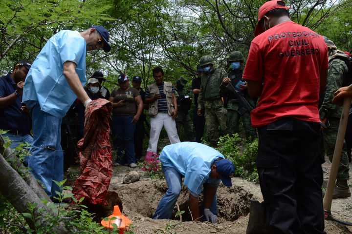 Exhuman 104 cuerpos en gestión de Duarte