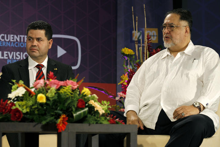 
Foro.  Gabriel Torres junto con Fausto Alzati, durante la Mesa Los Retos de los Medios.
