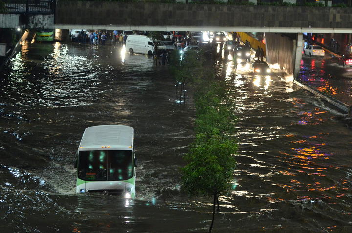  Las fuertes lluvias en el Distrito Federal provocaron encharcamientos en diversas zonas de la ciudad.