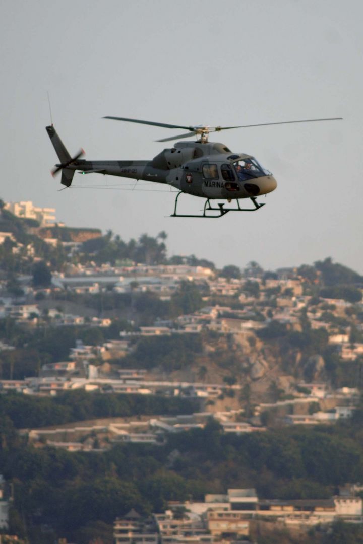 Sobrevuelo. La participación de los helicópteros de la marina fue determinante para el aseguramiento de la droga.