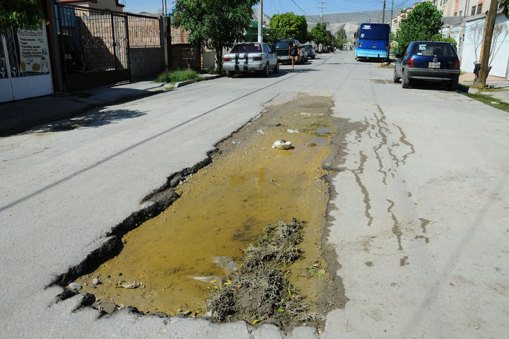 Reaparece. Este daño en la carpeta se encuentra en calle Hacienda de la Merced y Peltres , atendida el 20 de junio.